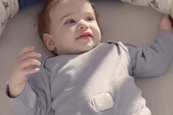 Elora AI giyilebilir bebek takip cihazi